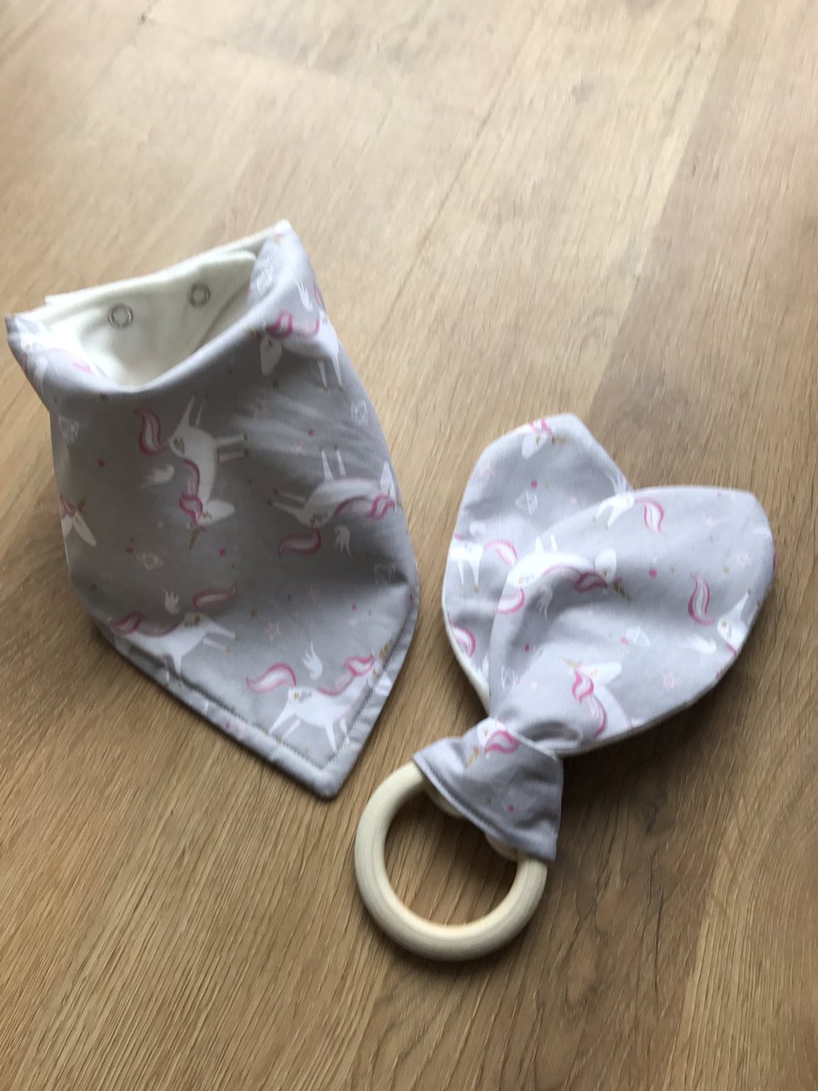 clarebears13's tweet photo. Our new #unicorn baby teething bunny and dribble bib set 🦄🦄 https://t.co/3ANDytzD5O #baby #teething #gift #SBS #handmad #uksopro #shopsmall https://t.co/pYNJvRBDue