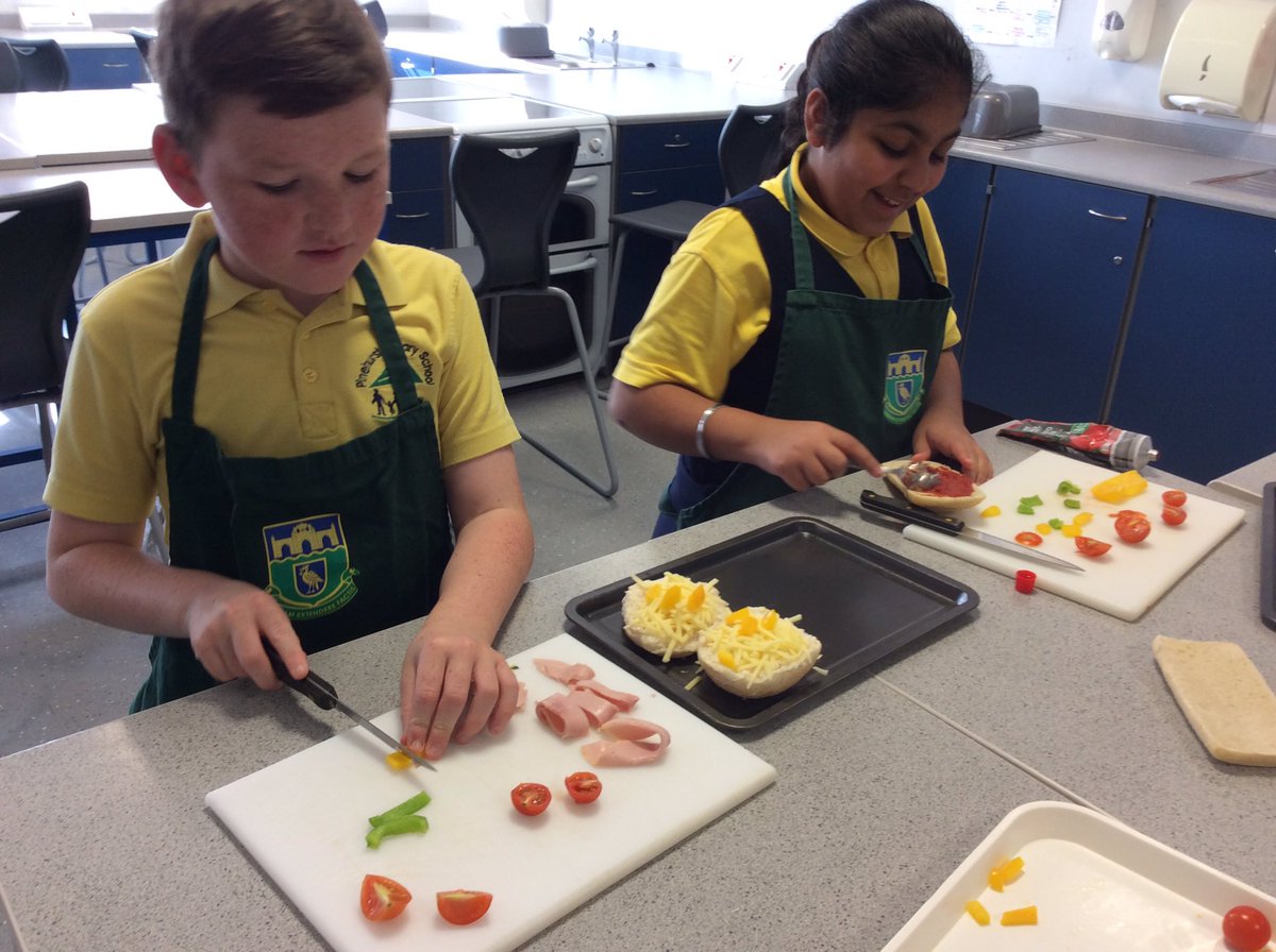 MrsMuirhead5's tweet photo. @PinehurstP Thank you to @AlsopHighSch for inviting us to join Food Technology on Friday. We loved visiting Italy 🇮🇹 #primaryliason https://t.co/cPieL6n7rf