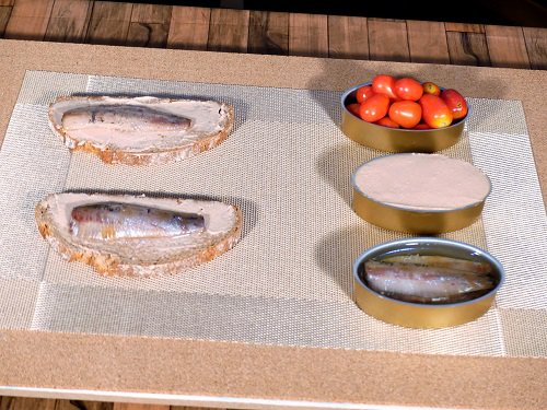 CocinaconGuga's tweet photo. Nueva en el blog una receta típica del altiplano de #Granada Receta de #Arenques en aceite de girasol https://t.co/7IIPQDNzZj https://t.co/EtRYr9zuyP