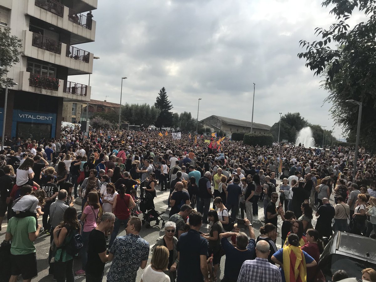 ignorantignorat's tweet photo. Comença la manifestació a #Granollers. https://t.co/cjiLqssnMC