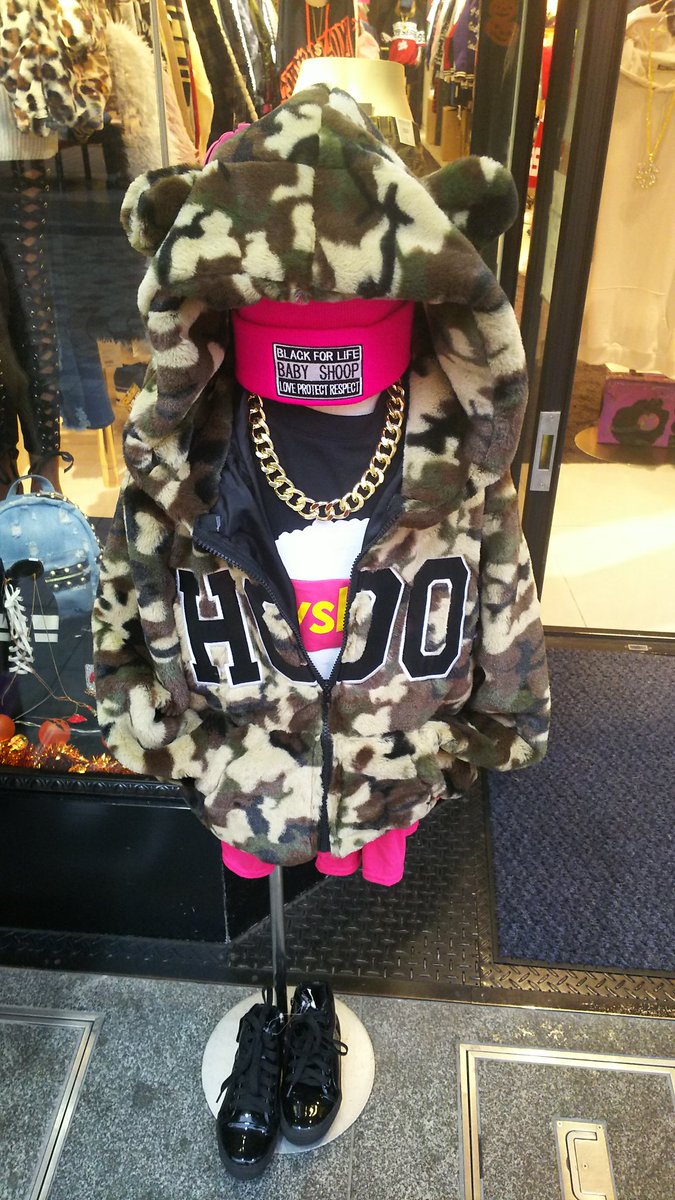 Babyshoop 仙台クリスロード店 V Twitter キッズボディ ピンクとカモフラの派手なカラーコーデになっています フードには耳がついていてとってもキュートですよ 耳付きファージャケット 00 Tax 色 黒 ピンク カモフラ レオパード Babyshoop仙台クリス