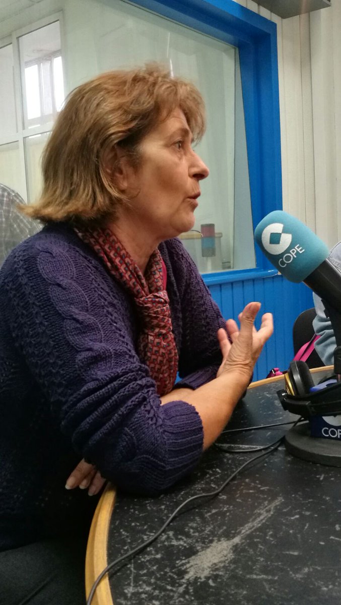 Al 1er prog parlem amb Pepita Roig de AV Barri Fortuny i Mònica Bellido d <a href="/aspercamp/">Associació ASPERCAMP</a> #Reus perbuna acció solidària a goo.gl/6avLJN