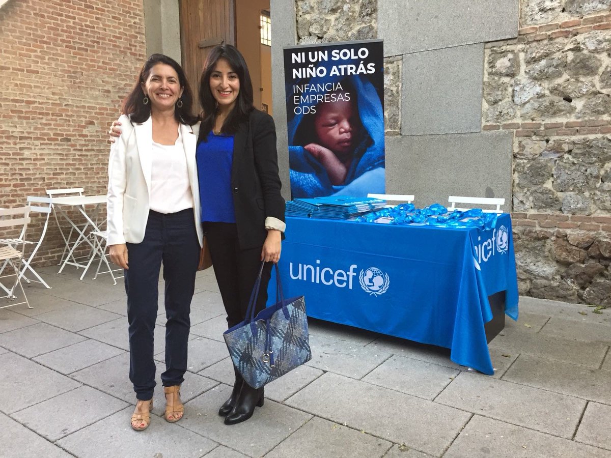 LOOM_es's tweet photo. Un placer tener en #LoomHouse a Menchu Iribas, Resp. Alianzas Corporativas @unicef_es y Sandra Astete, Esp. políticas de infancia @unicef_es https://t.co/wQORUwr0Fe