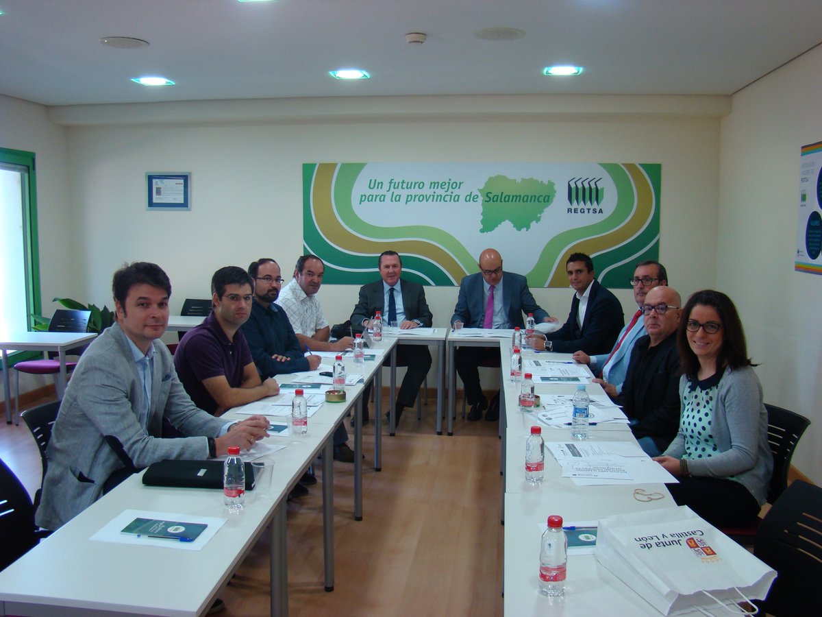 dipusalamanca's tweet photo. Mesa de trabajo de @REGTSA para impulsar el proyecto Comunidad Rural Digital con @jcyl @Dip_Va y cámaras de #Sabugal y #Almeida https://t.co/mpvLYlv2zW