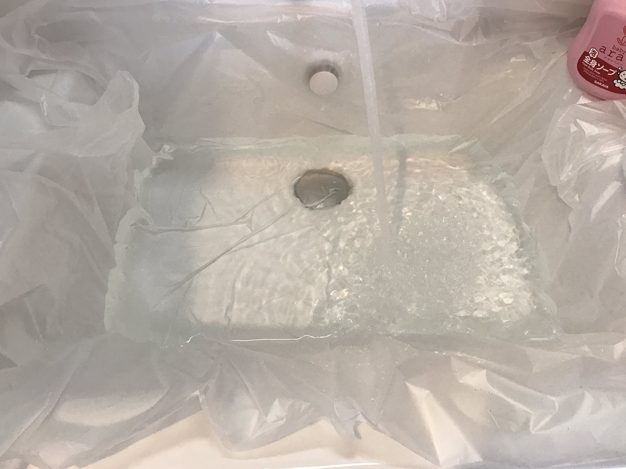 カツ子 沐浴 洗面台に90リットルのゴミ袋引けば充分だった シャワーホース伸びるタイプなら直接上がり湯できるし 病院の沐浴台 よりやりやすい 念のため沐浴前に毎日洗面台掃除してるからピカピカになる T Co Wbvyttdr3l Twitter