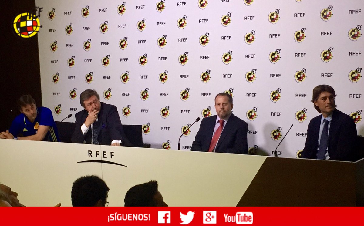 rfef's tweet image. 📷 Se presenta el protocolo firmado entre la RFEF y la Asociación para el Fomento del A Ball en España (AFAE) para promover y facilitar la práctica del fútbol en silla de ruedas