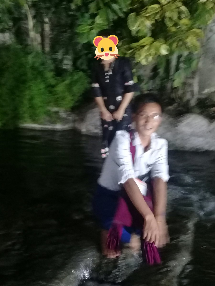 SaoSoe's tweet photo. #with my girl friend https://t.co/fn9U5yNQ93
