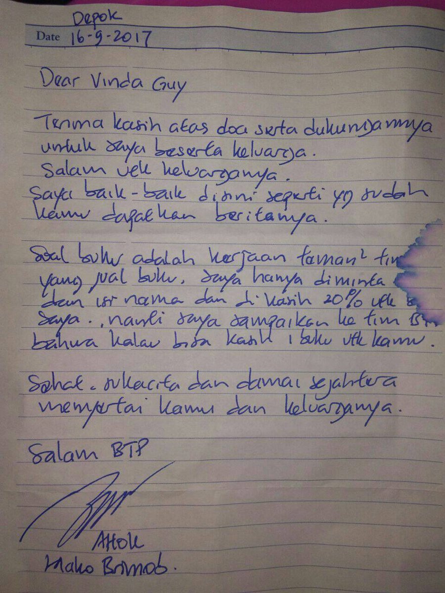 vindaguy's tweet photo. yeay dapat surat balasan dari ko Ahok. Moga-moga beneran dapat kiriman bukunya #AhokDimataMereka . Jbu ko Ahok @basuki_btp #TimBTP #TimAhok https://t.co/UXw0gl18b2