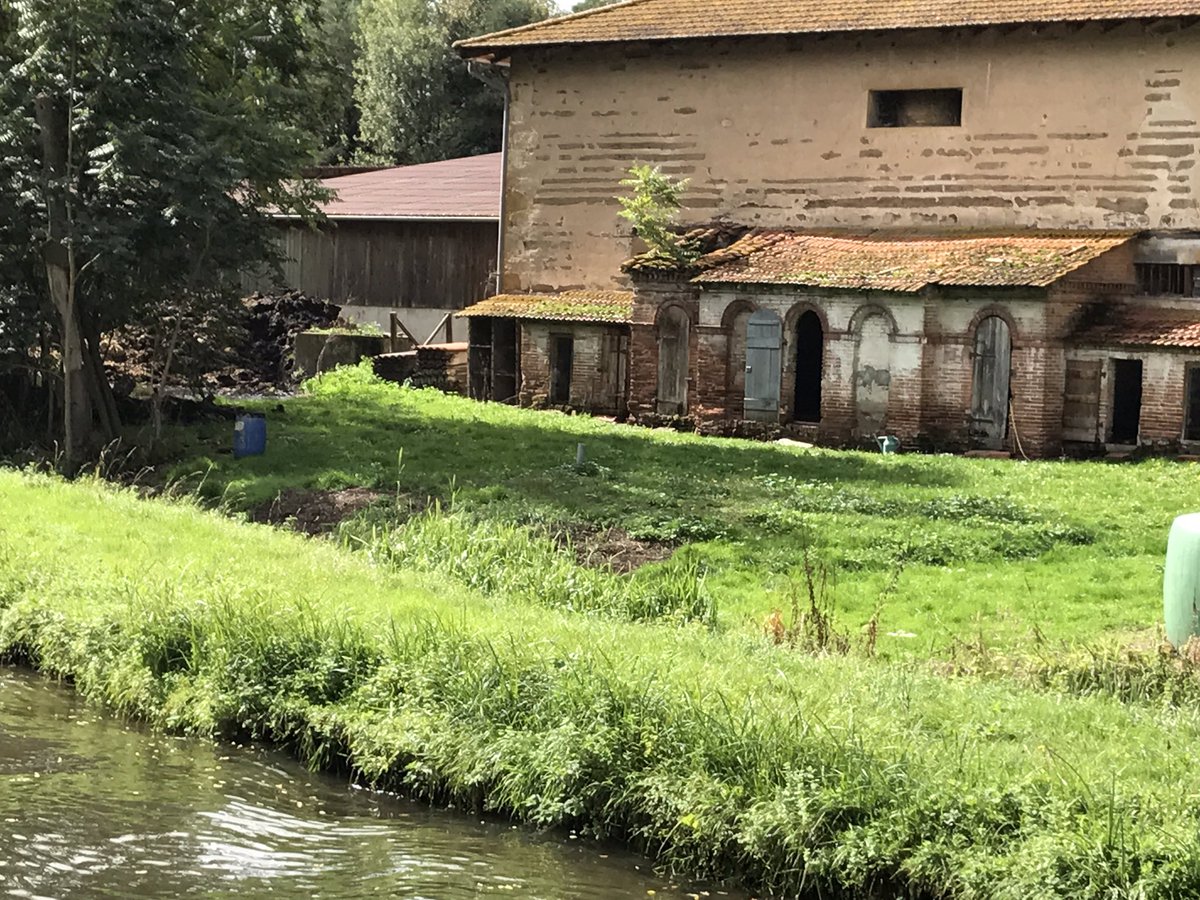 khuising's tweet photo. Lunch on the canal near Roanne, France.  Lazy Tuesday! https://t.co/IjMfrbFiZY