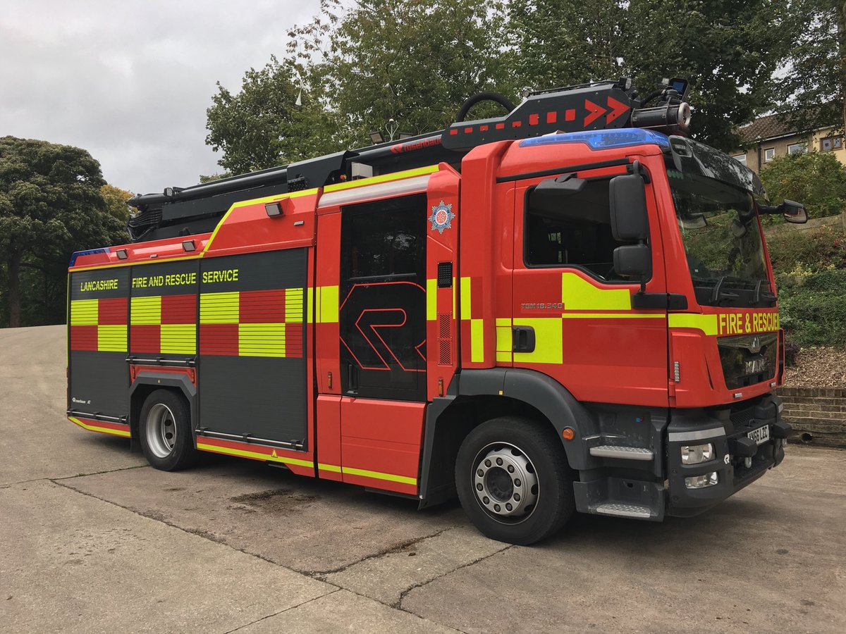 RosenbauerUK's tweet photo. We have a Lancashire celebrity in for a well earned service here in Yorkshire today! The workhorse itself #ATstinger https://t.co/bbcwl5UX4n