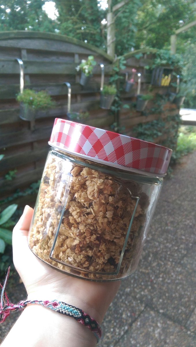 lxssy_crime's tweet photo. Das Müsli schmeckt richtig gut😍 @SamiSlimani #fallwithsami 🍁 https://t.co/HwixcQdIzy
