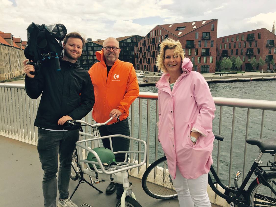 'Vom Glück auf zwei Rädern - <a href="/barbarahahlweg/">Barbara Hahlweg</a> unterwegs auf dem Fahrrad“. Tonight at 7.15 pm. at <a href="/ZDF/">ZDF</a>. <a href="/CyclingEmbassy/">Cycling Embassy of 🇩🇰Denmark</a> #dktrp #cykelpol