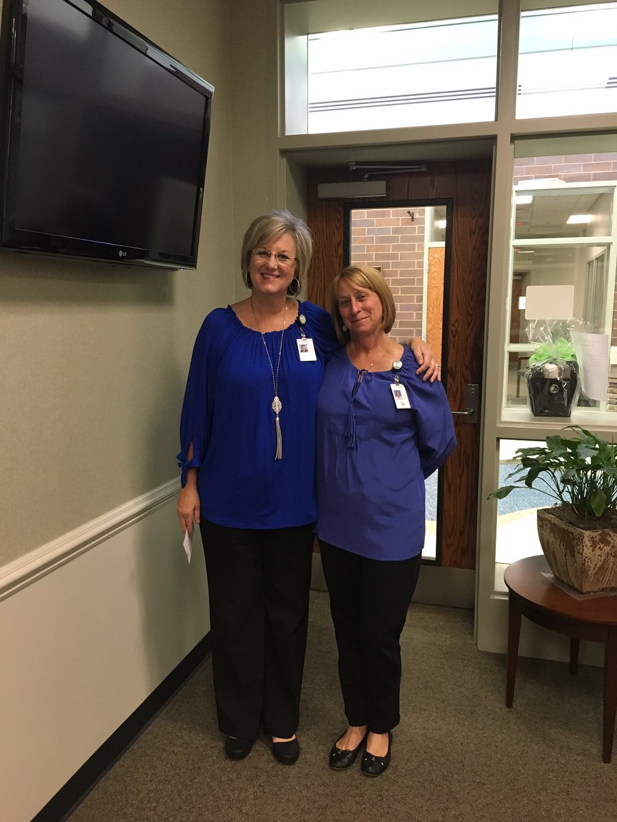 RCESLex1's tweet photo. What a great day when you're dressed the same as the principal. @kellerbbrown #onerce https://t.co/8WUzoswzK0