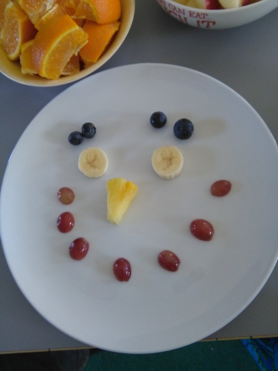 EmeraldEducate's tweet photo. Delicious, scrumptious fruit faces to encourage #HealthyEating in school #SPHE #ClassTips https://t.co/aGqHpPW6BV