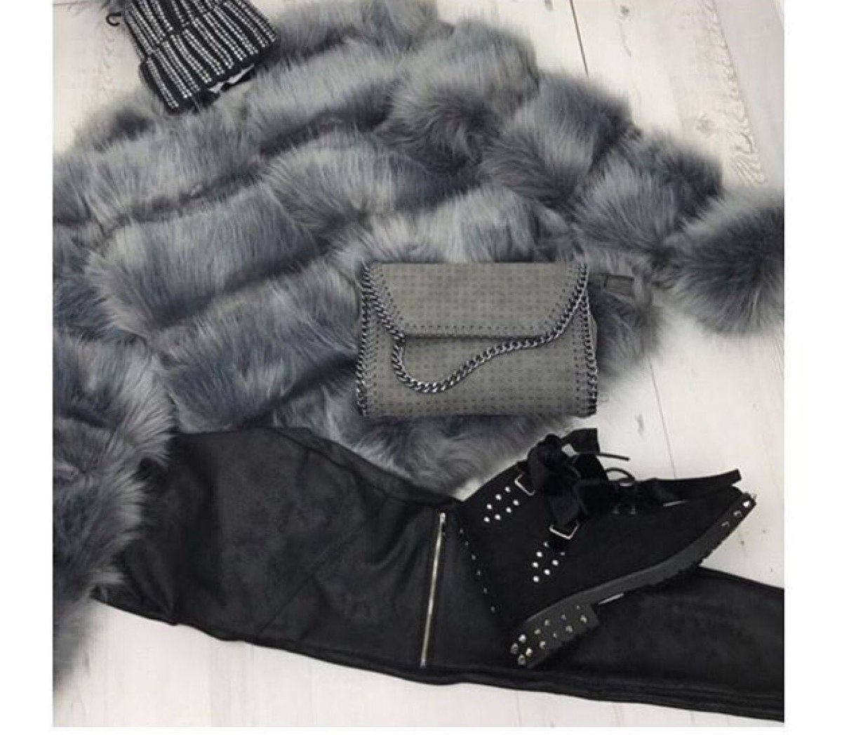 dressingroom247's tweet photo. ❄️ Time To Wrap Up ❄️ #thedressingroom https://t.co/XwP9Z0cVdG