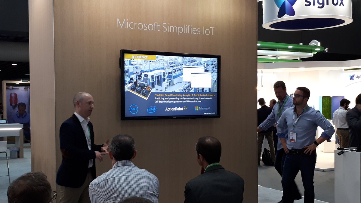 .<a href="/fnally/">Fedra Nally</a> addresses the audience at the Microsoft Theatre session talking about the benefits of #IoTPREDICT powered by #AzureIoT #IoTSWC17