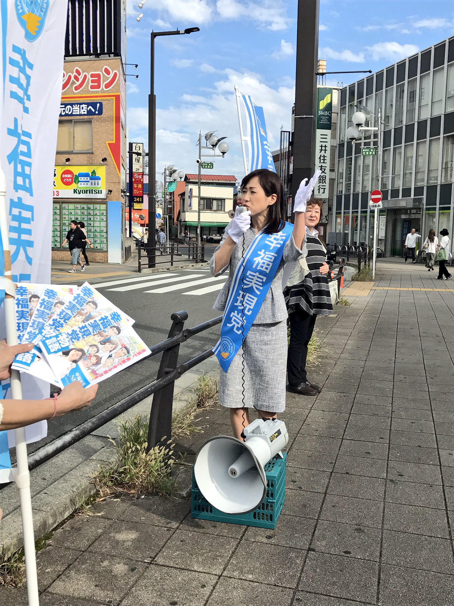 釈 量子 小平市 花小金井駅にてご挨拶 幸福実現党物語をお配りいたしました 幸福実現党の歩みや政策について マンガ仕立ててわかりやすいと評判です スタッフ投稿 幸福実現党 釈量子 清潔で勇断できる政治を 自分の国は自分で守ろう 下げよう 釈 量子 小平市 花小金井駅にてご挨拶 幸福実現党物語をお配りいたしました 幸福実現党の歩みや政策について マンガ仕立ててわかりやすいと評判です スタッフ投稿 幸福実現党 釈量子 清潔で勇断できる政治を 自分の国は自分で守ろう 下げよう