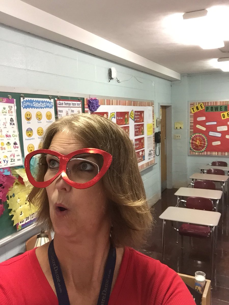 MaryJaneDaum's tweet photo. Who wore it better? #SpiritWeek #Homecoming #TVShowTheme https://t.co/Eht2CE00ng