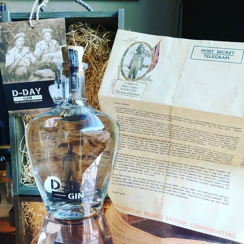 10DevonshirePl's tweet photo. Our lovely #ginoftheweek is now available for £5! £5 for every gin and tonic until Monday!
#harrogate #10dev #£5gin #ddaygin #gin https://t.co/dY3tSSFXfl
