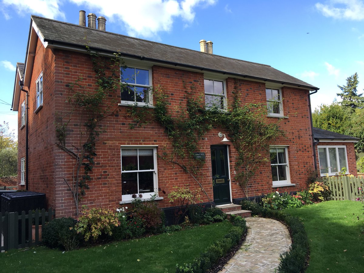 BurgessGroupUK's tweet photo. So enjoy revisiting past customers  (especially when invited to provide a quotation for a further project). We fitted these sash 8 years ago https://t.co/WNYbP4M8o8