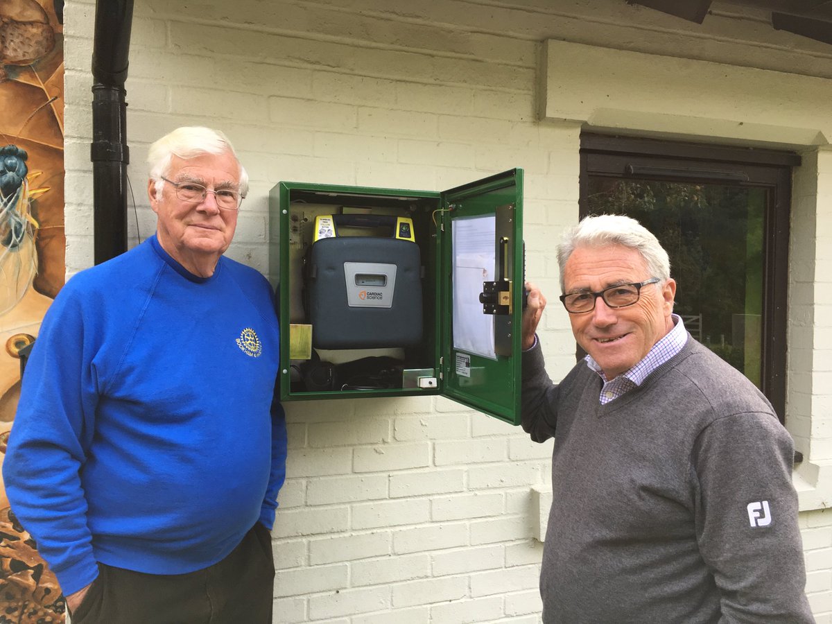 MVRotary's tweet image. Many thanks to #Bookham &amp;amp; #Horsley and #Leatherhead #Rotary Clubs for installing a new #defibrillator on #BoxHill near #Dorking! ❤️