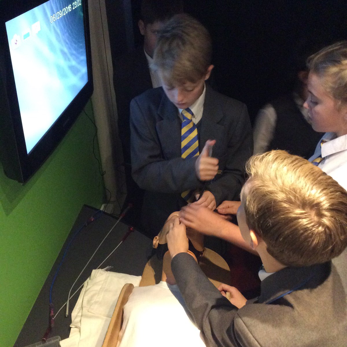 Great to have Lab in a Lorry from IOP here with us again. Our Year 8 pupils loved he experiments! Thanks to the volunteers 👍#STEM