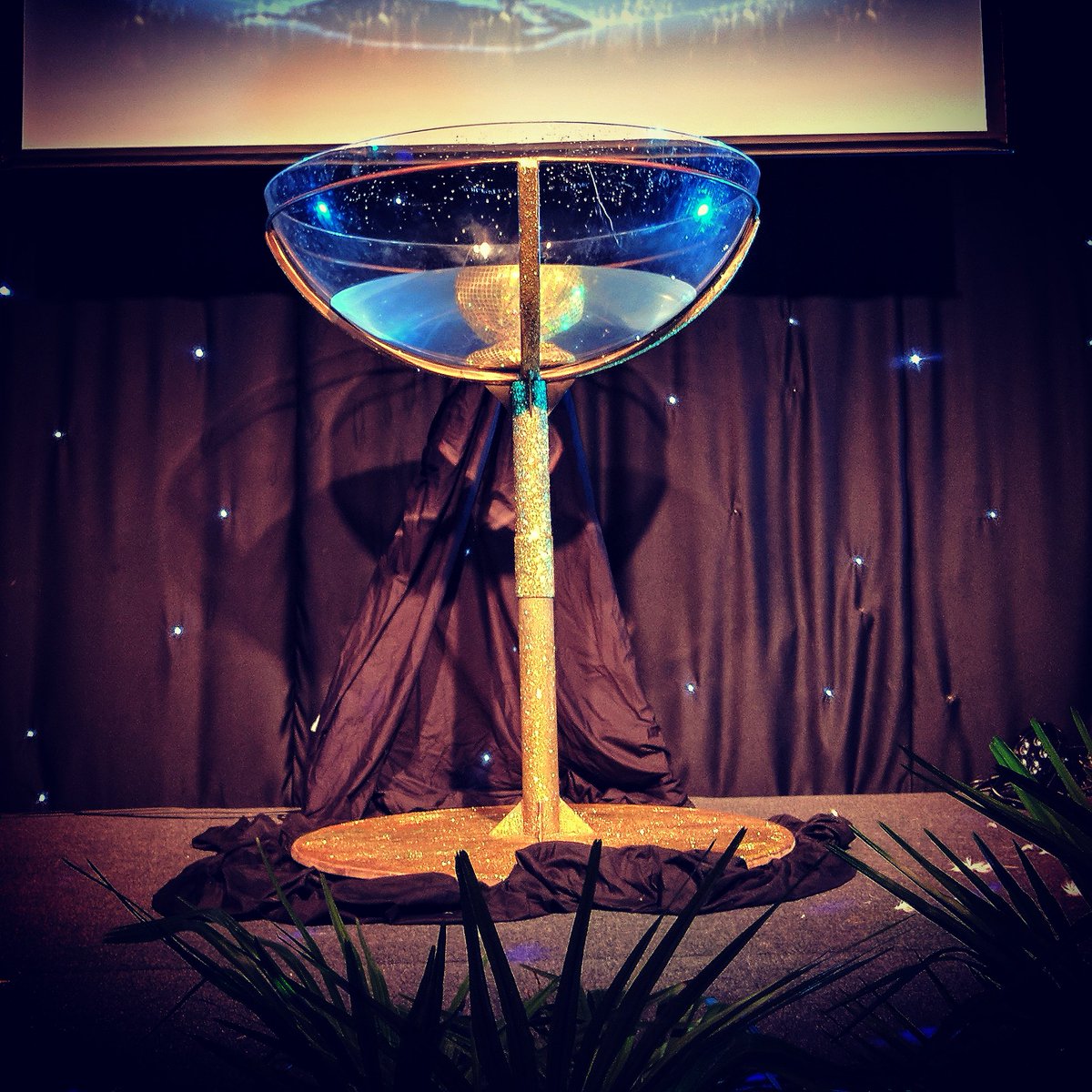 Giant_glass's tweet photo. At a lovely event in Ipswich at the weekend! #prophire #giantmartiniglass https://t.co/BQd5s0HmFr