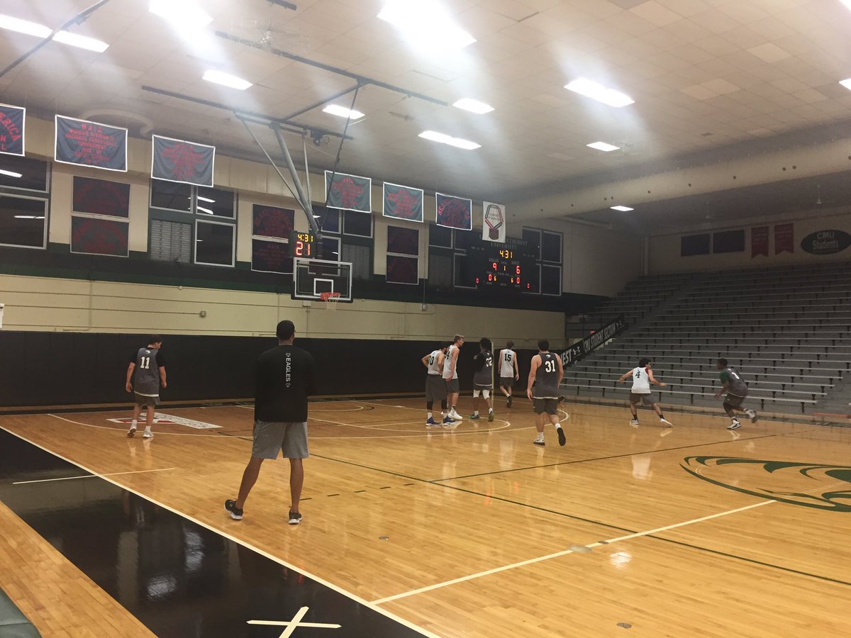 cmueaglesMBB's tweet photo. Reserve &amp; Freshmen teams in full swing this morning. @CMUHOOPS @CoachHildy @DefinePep https://t.co/DA1yniXNyV