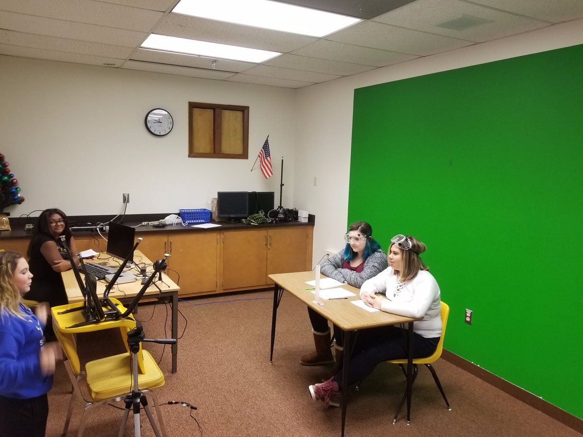 bergawil2's tweet photo. Using green screen to show character traits of a story and med marvels as mentor txt Thanks @hurlechr for tech help! #SpMSWCPS @avidwcpsmd https://t.co/vQmJAM4SdL