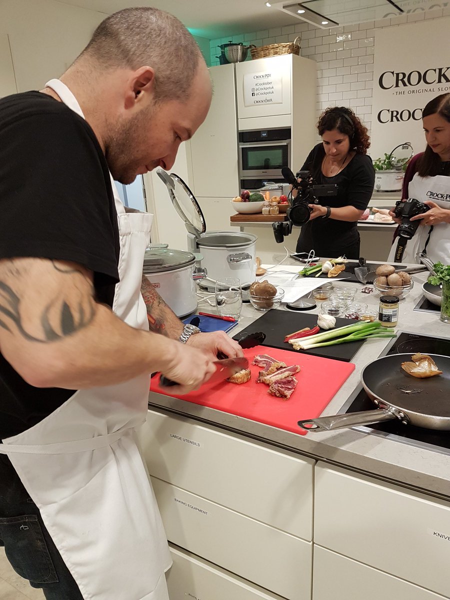 When my meat slicing isn't good enough so @frontlinechef steps in... #crocktober <a href="/CrockPotUK/">Crock-Pot UK</a>
