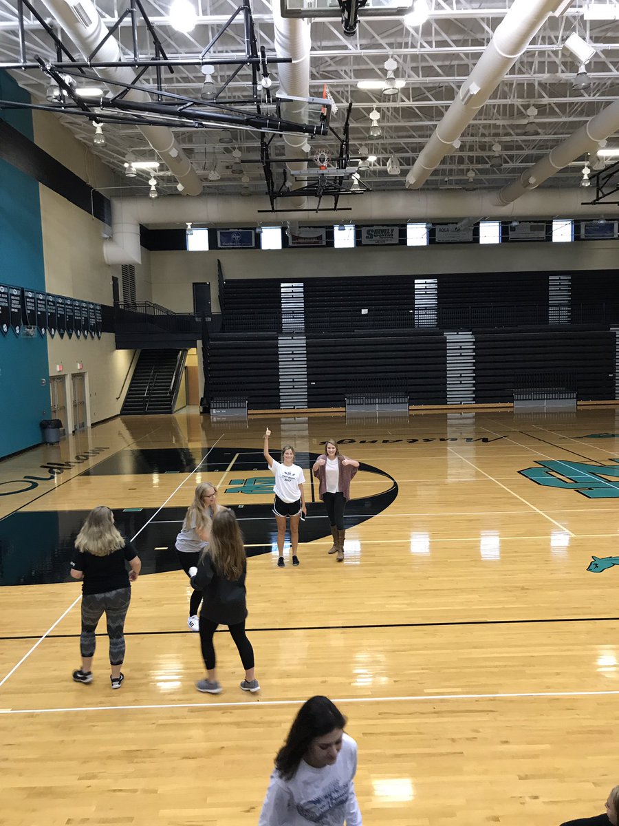 NOHSWomenLead's tweet photo. exciting things happening this morning in women's leadership😉!!! if you missed this morning, join us after school! https://t.co/YHVVRzlECK
