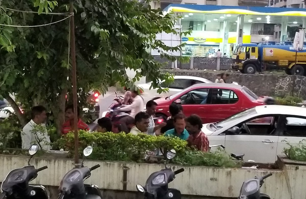 @PuneCityPolice Outside Nancy Towers Wanowrie. Drinking in public. Daily nuisance for citizens. Request action. #safepune #smartpune