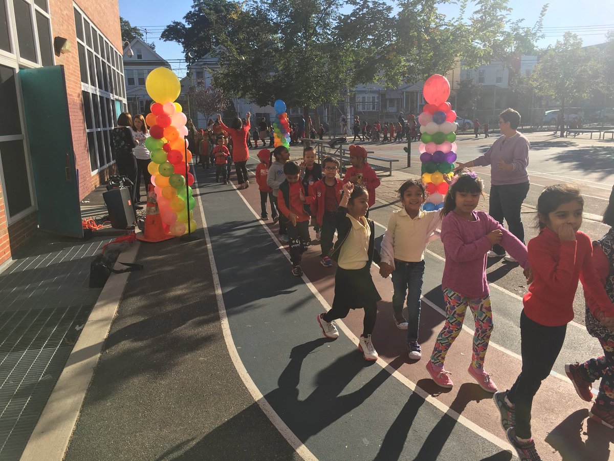 PS62ChesterPark's tweet photo. Perfect day for a #walkathon #ps62q https://t.co/nRUxh3vQAH