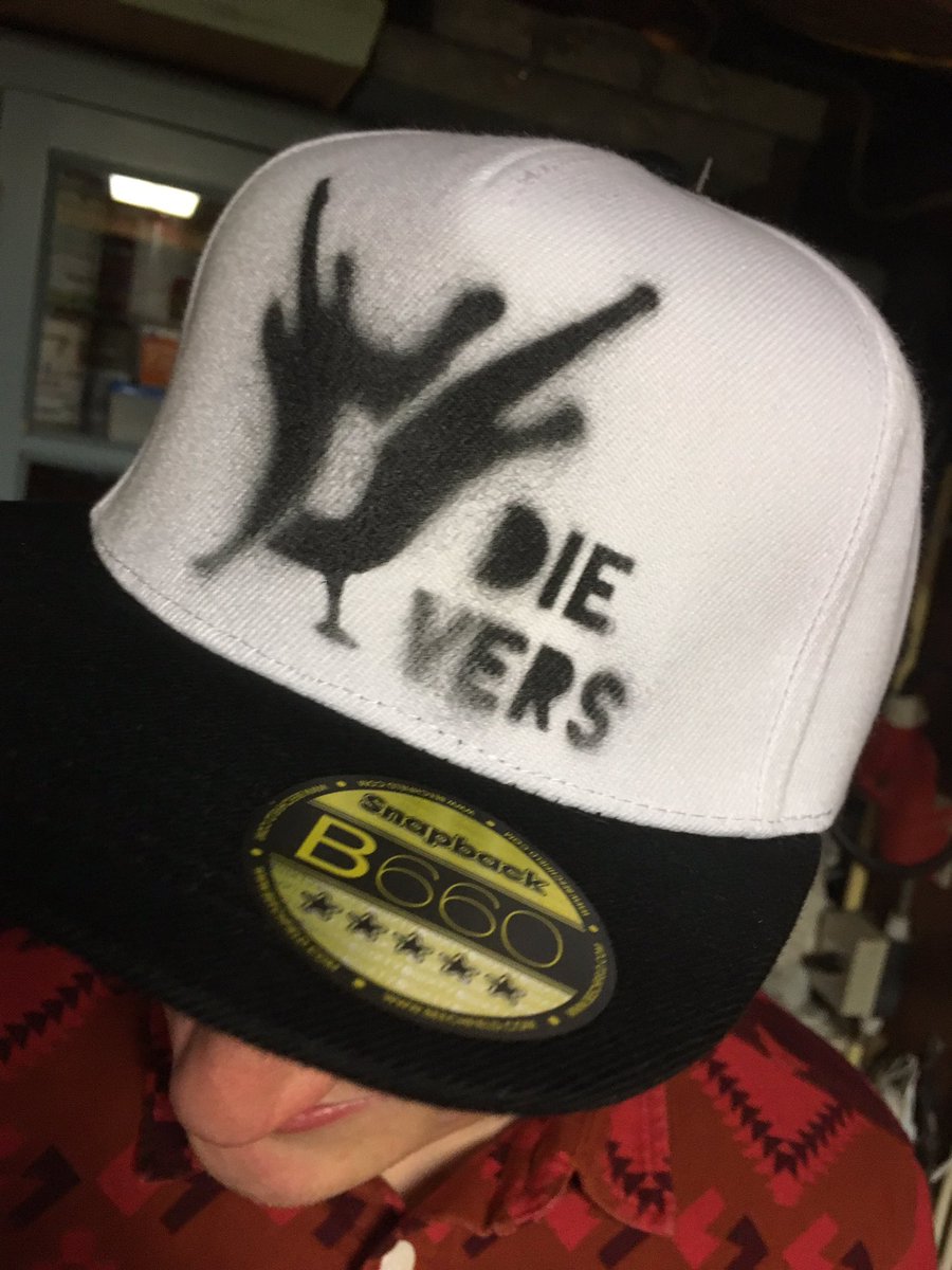 DieVersmusic's tweet photo. Petje! #binnenkort #petopjehoofd #dievers #zinin #diy https://t.co/bXH6iIMwPA