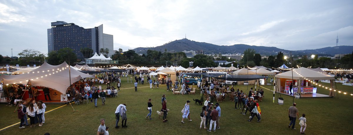 CSIOBarcelona's tweet photo. 40.000 personas disfrutaron en el #PoloPark del #CSIOBarcelona con cerca de 150 expositores https://t.co/QyfxsGnloR