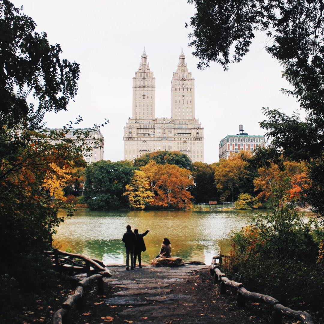 TheBoweryHouse's tweet photo. "Life starts all over again when it gets crisp in the Fall."
— F. Scott Fitzgerald
#BestTimeToVisitNYC #AutumnInNYC #CentralParkFall https://t.co/zmnEocFN2t