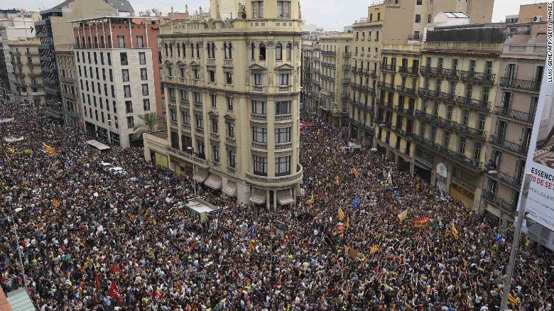 AlbanoDante76's tweet photo. El Rey puede decir misa. La única voz con autoridad es la del pueblo. #Liberté #Egalité #Fraternité #Sororité #OPoboEQuemMaisOrdena https://t.co/9FZ7EQQbZg