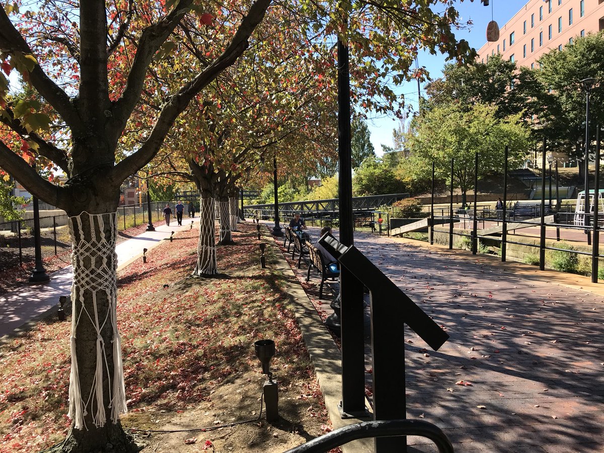 EverydayAkron's tweet photo. Lots of people out enjoying this afternoon on the tow path and at #Lock2 #summitpeeks https://t.co/1PLxj8ZsHn