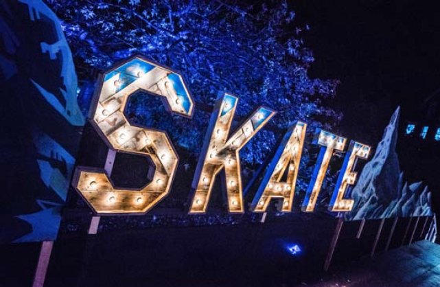 Westquay's tweet photo. We’ve been keeping a secret…Something big is coming to the Esplanade this Christmas! Get your skates ready as the 740sqm rink opens 11th Nov https://t.co/k6iriekjhk