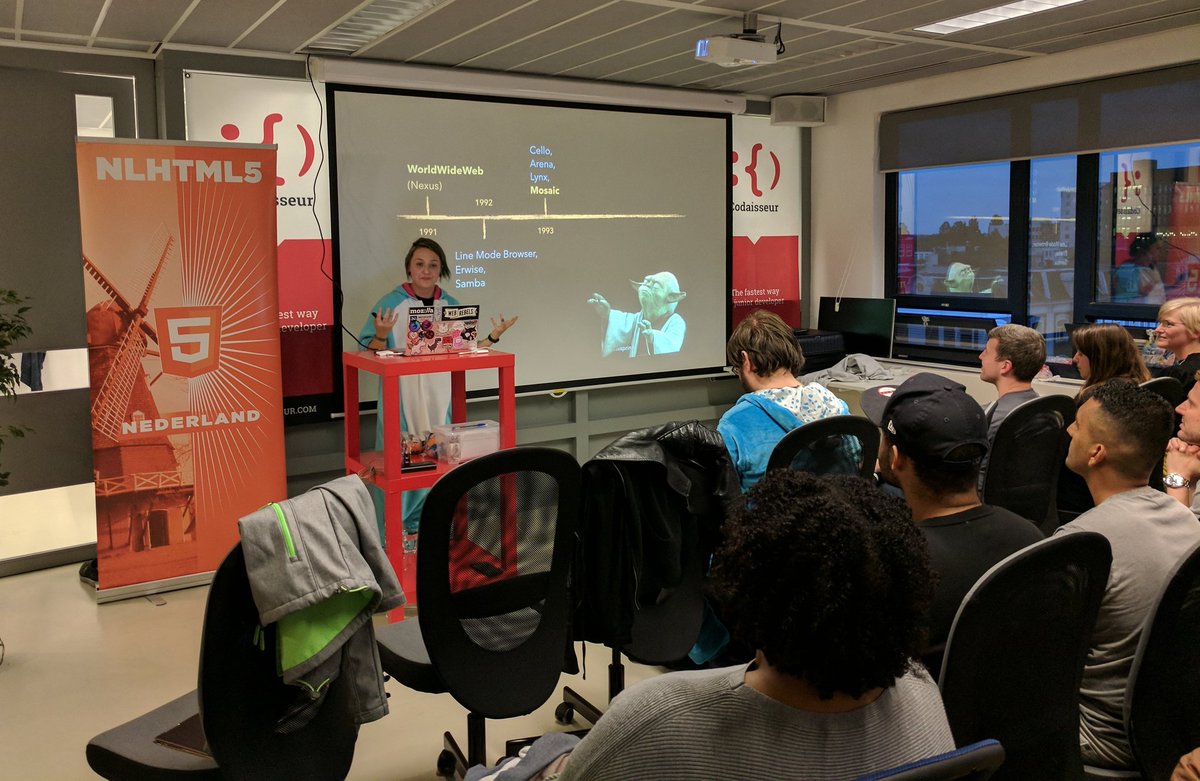 slsoftworks's tweet photo. Invoking the spirits of long-gone times & bloody (browser-)wars @misprintedtype shows the true power of Specs to young Wompats 💁⚡ #nlhtml5 https://t.co/YBeAehy1Fq