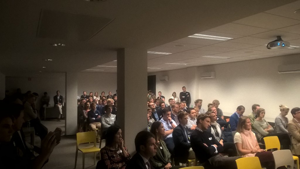 VOKA_EDeBruyker's tweet photo. Met 125 @Jong_Voka bij Ceratec &amp; de  Steenbakkerijen van Ploegsteert! Panelgesprek onder moderatie van @joke_verbeke https://t.co/mg3o9kX72x