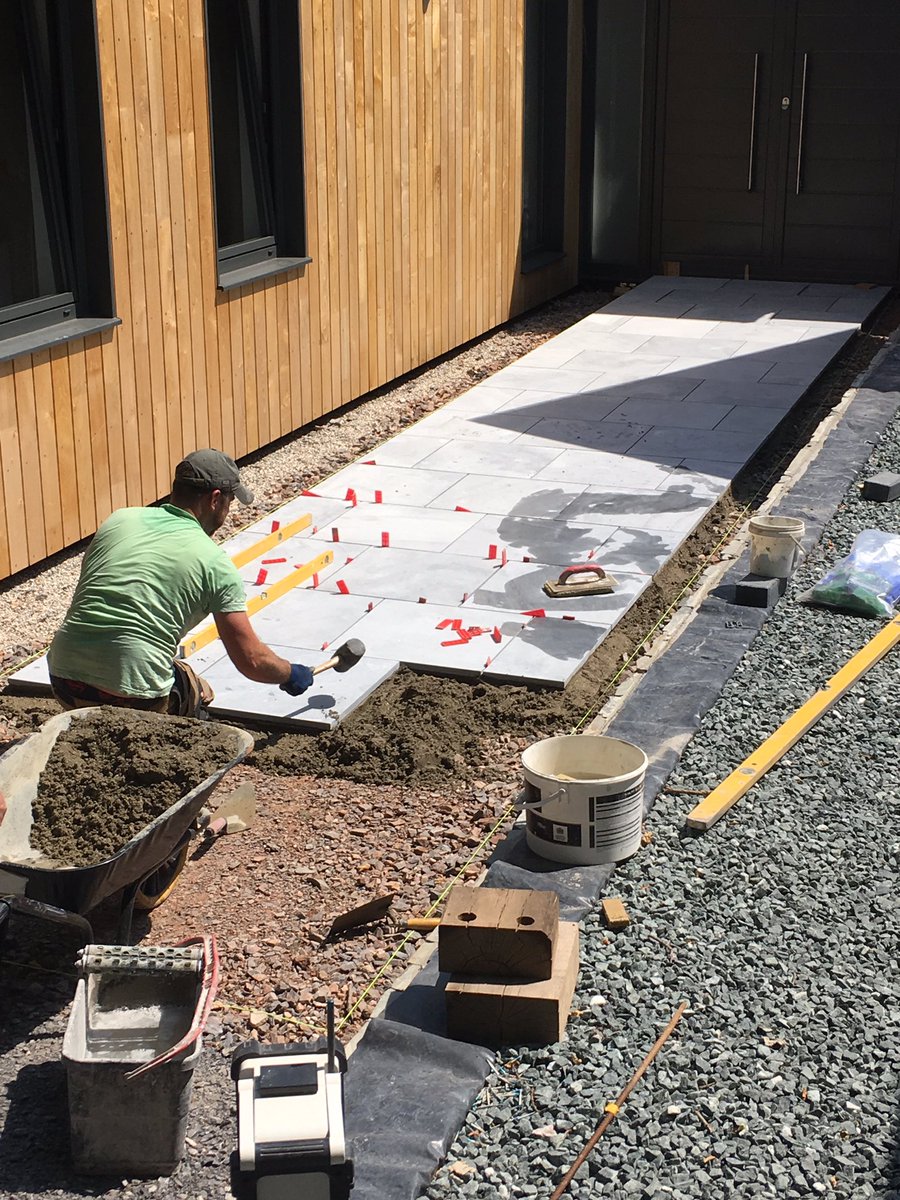 novaKamen05's tweet photo. Limestone paving installation. Stone supplied by #Devonstone # jam interiors https://t.co/0Hrh4yW1Z9
