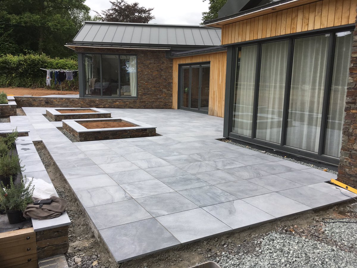 novaKamen05's tweet photo. Limestone paving installation. Stone supplied by #Devonstone # jam interiors https://t.co/0Hrh4yW1Z9