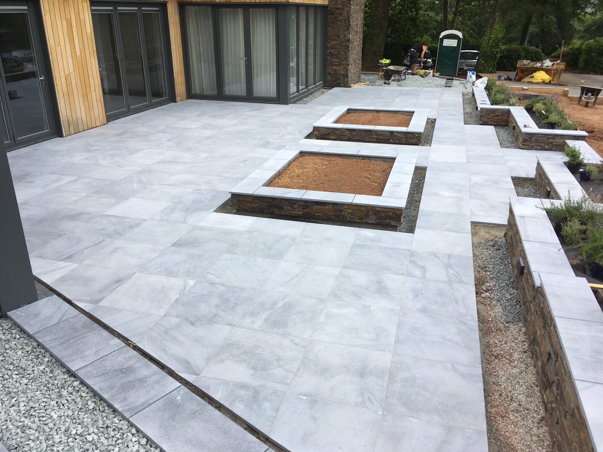 novaKamen05's tweet photo. Limestone paving installation. Stone supplied by #Devonstone # jam interiors https://t.co/0Hrh4yW1Z9