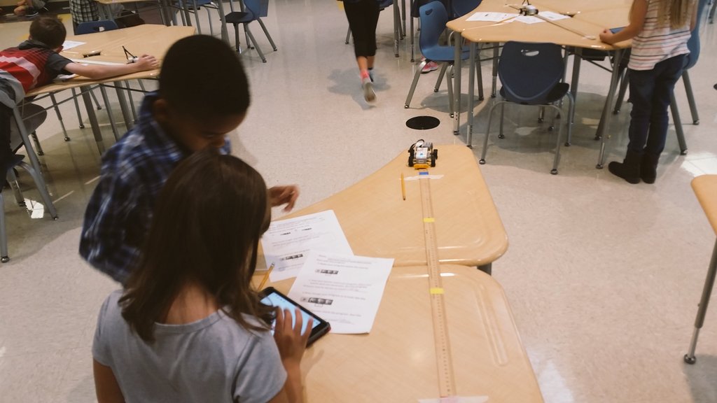 DanSell60's tweet photo. 2nd grade #frebuffaloes practicing measurement with @LEGO_Education WeDo robots @USD475_STEM @BeckyCoy2 https://t.co/ofRWUKBRtv