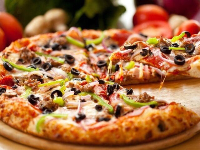 farkli1bilgi's tweet photo. Mikrodalga ile yemek ısıtırken nemi korumak için yanına bir bardak su koyun. Böyleyece yemek kurumaz. https://t.co/OiCBJx1Mnp