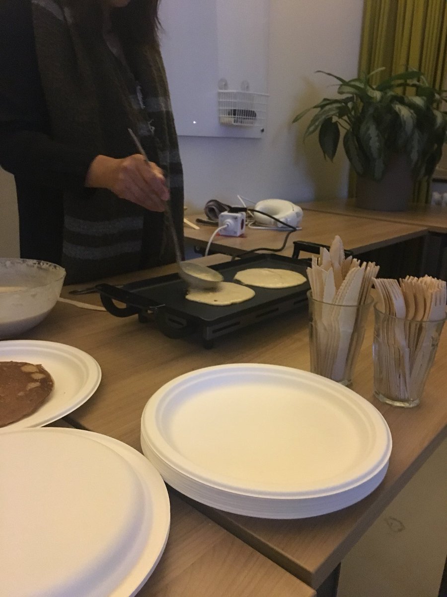 Creating healthy pancakes <a href="/BorrelOfPyramid/">BorrelofthePyramid</a> with @greenbananafood and discuss about their marketing channels #bopinc