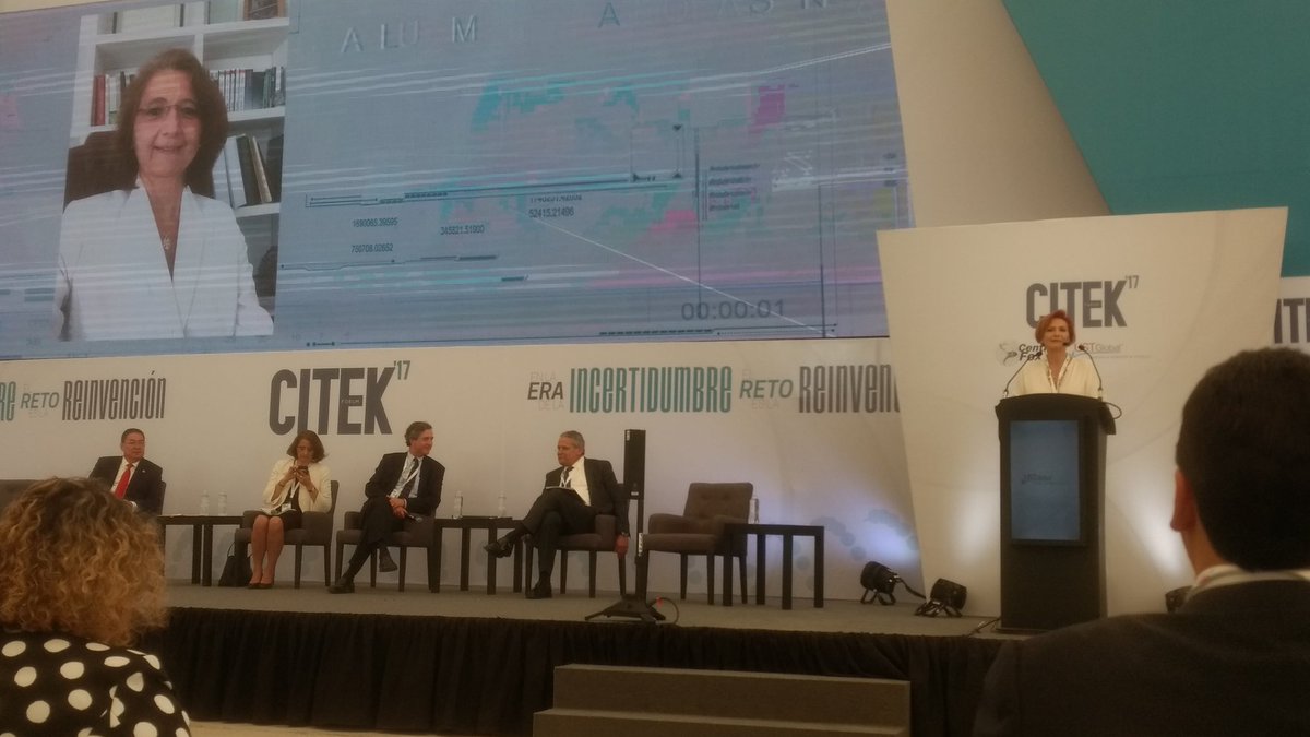 Continuamos con nuestra conferencia sobre el TLCAN / We continue with the NAFTA's conference. This happens only in #CITEKforum #Centrofox