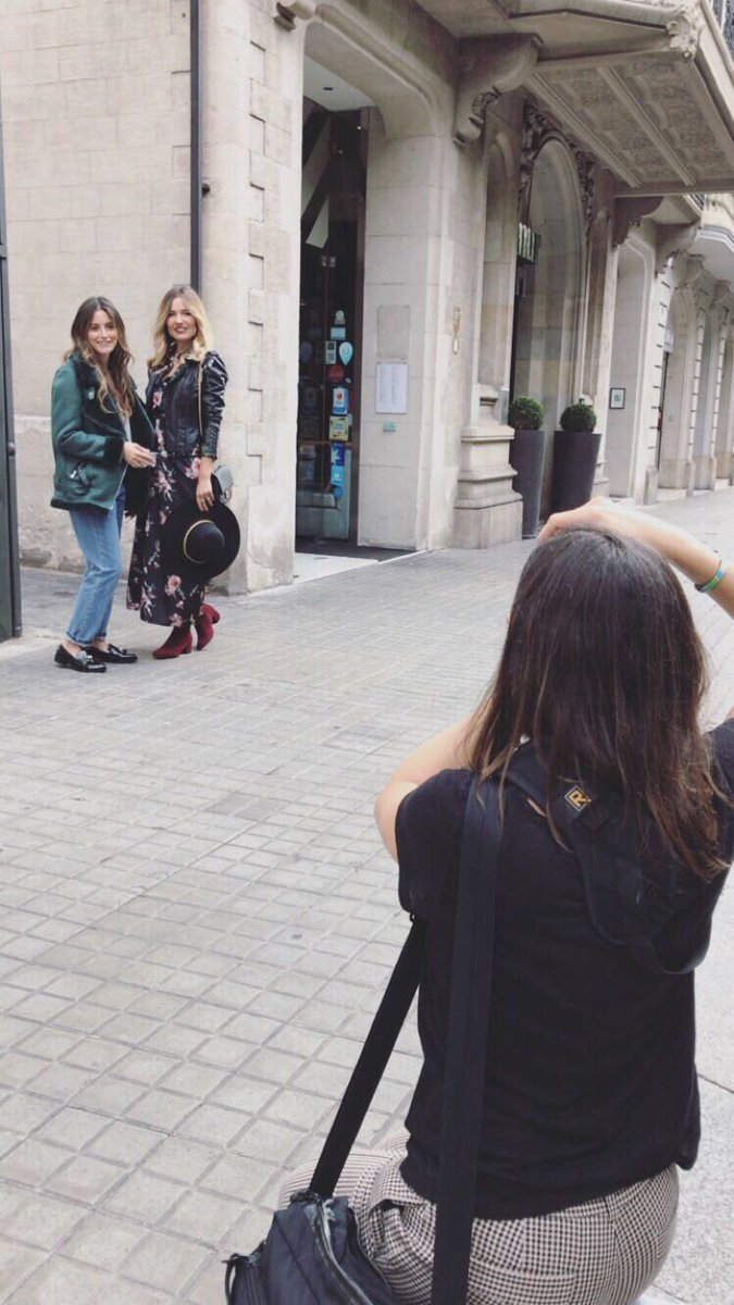 Estoy rodando en Barcelona para <a href="/Venca_es/">Venca</a> pero solo me quedo unas horas 😞Me da rabia porque ahora más que nunca me apetecía daros un abrazo💞