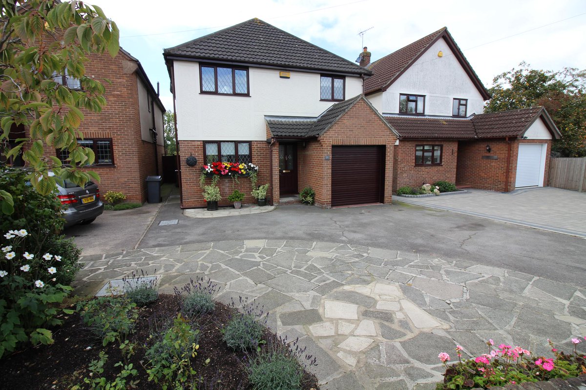 FOR SALE! A large family home with amazing views to the rear
northwooduk.com/properties/108…